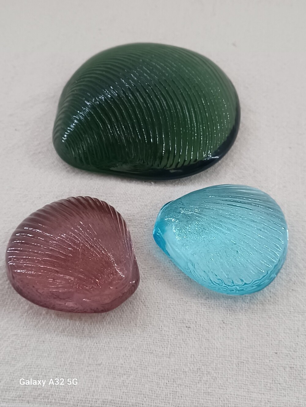 Set Of 3 Art Glass Seashells, LG Green 3.5", 2" Sm Pink, 2" Sm Teal Paperweights